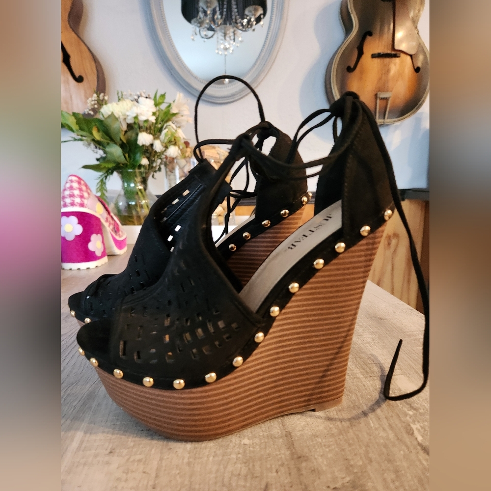 Black wedges Just Fab Lucien  size 8
